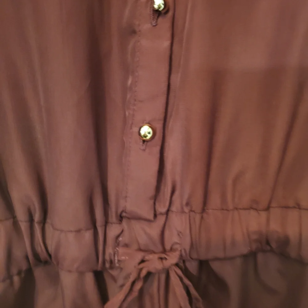 Collared button down romper.🍒 - Picture 3 of 10